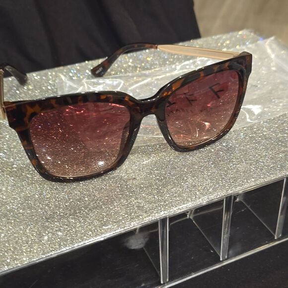 Diff Eyewear Hailey Sunglasses- Dunmor Tortoise Brown Gradient - Picture 5 of 9